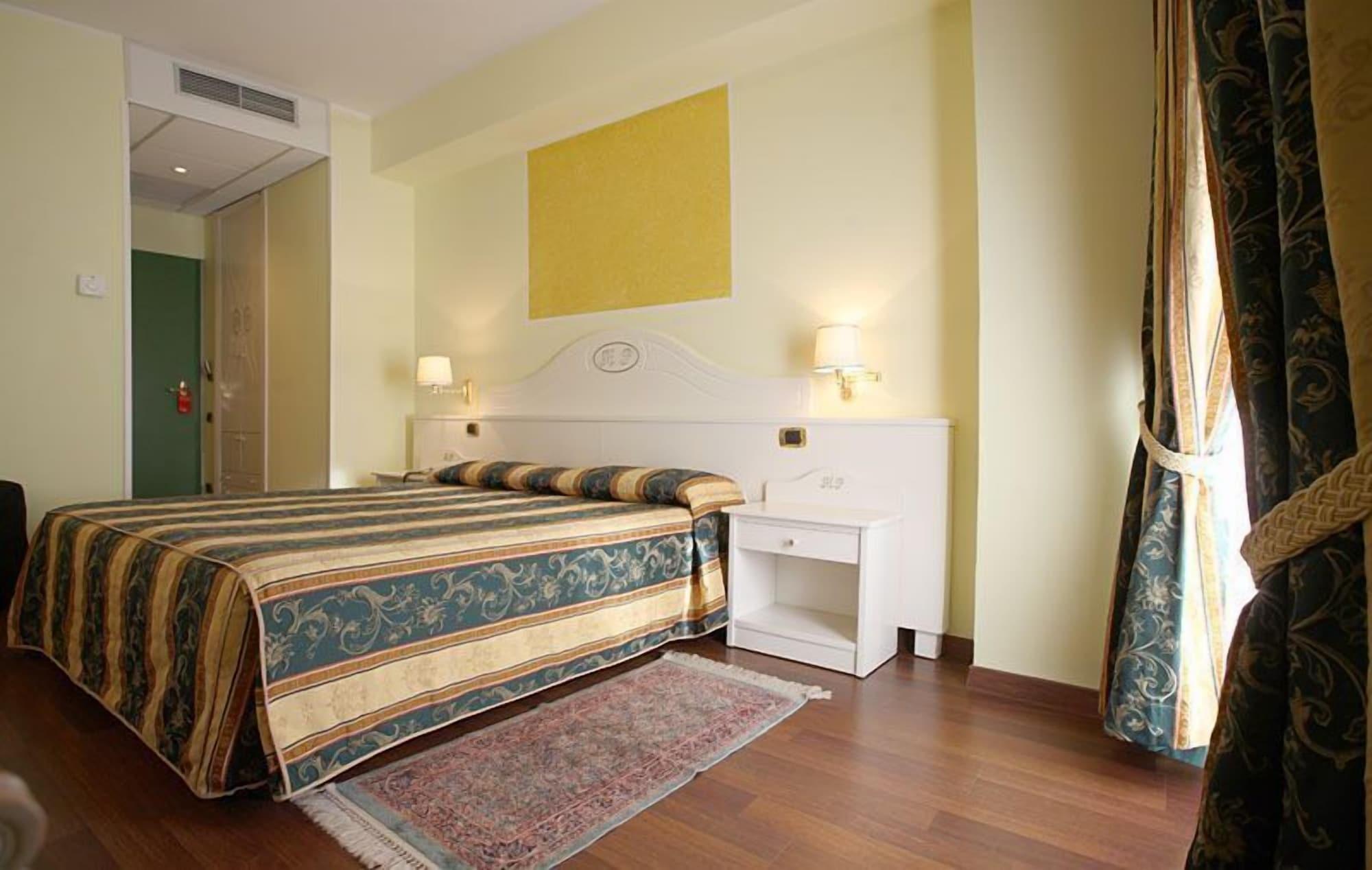 Hotel Palace Catanzaro Esterno foto